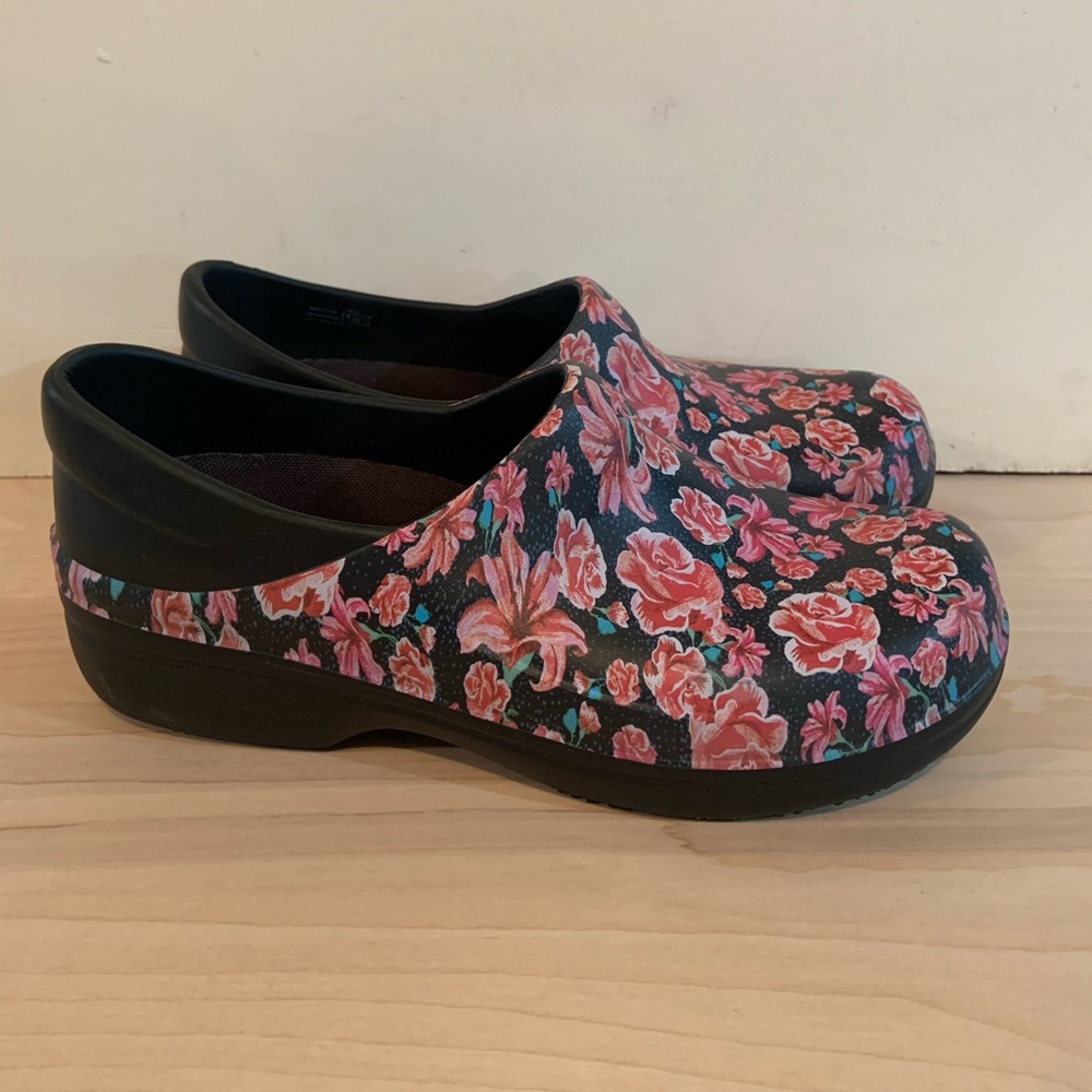 Crocs Clogs/Mules Slides Women’s 10